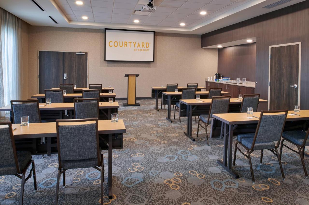 Courtyard By Marriott Petoskey At Victories Square Hotell Eksteriør bilde