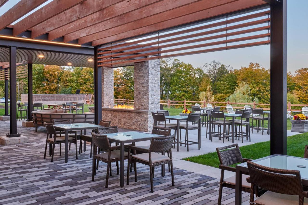 Courtyard By Marriott Petoskey At Victories Square Hotell Eksteriør bilde